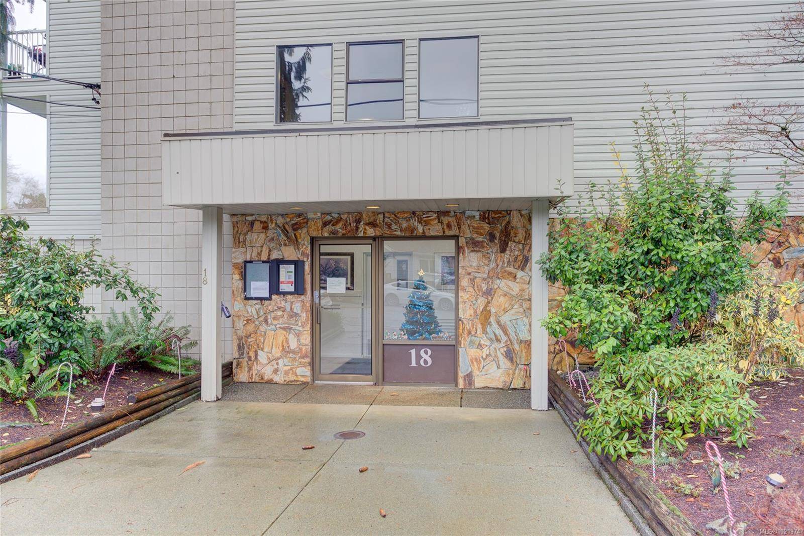 Lake Cowichan, BC V0R 2G0,18 King George St #206