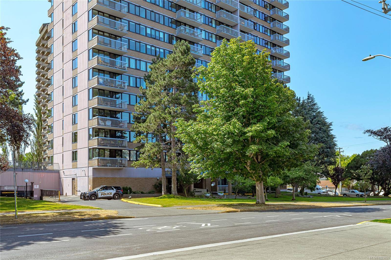 Victoria, BC V8V 1S9,647 Michigan St #1608