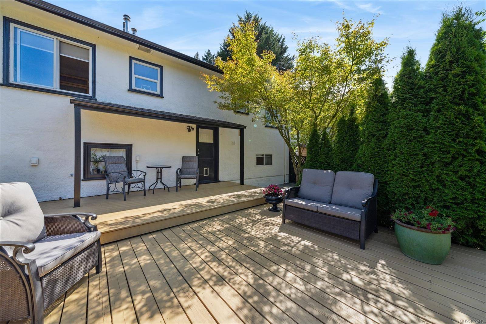 Saanich, BC V8X 3A8,1042 Lodge Ave