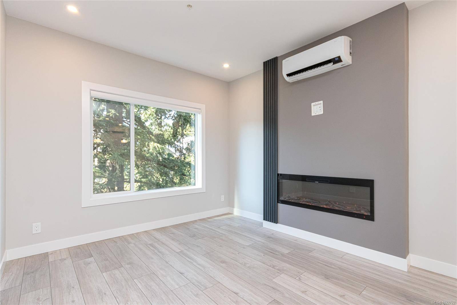 Langford, BC V9B 2N7,924 Jenkins Ave #305