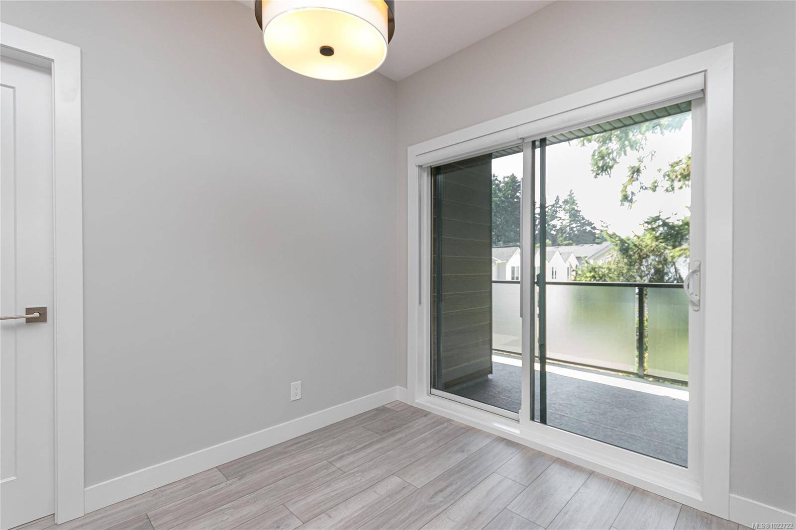 Langford, BC V9B 2N7,924 Jenkins Ave #305