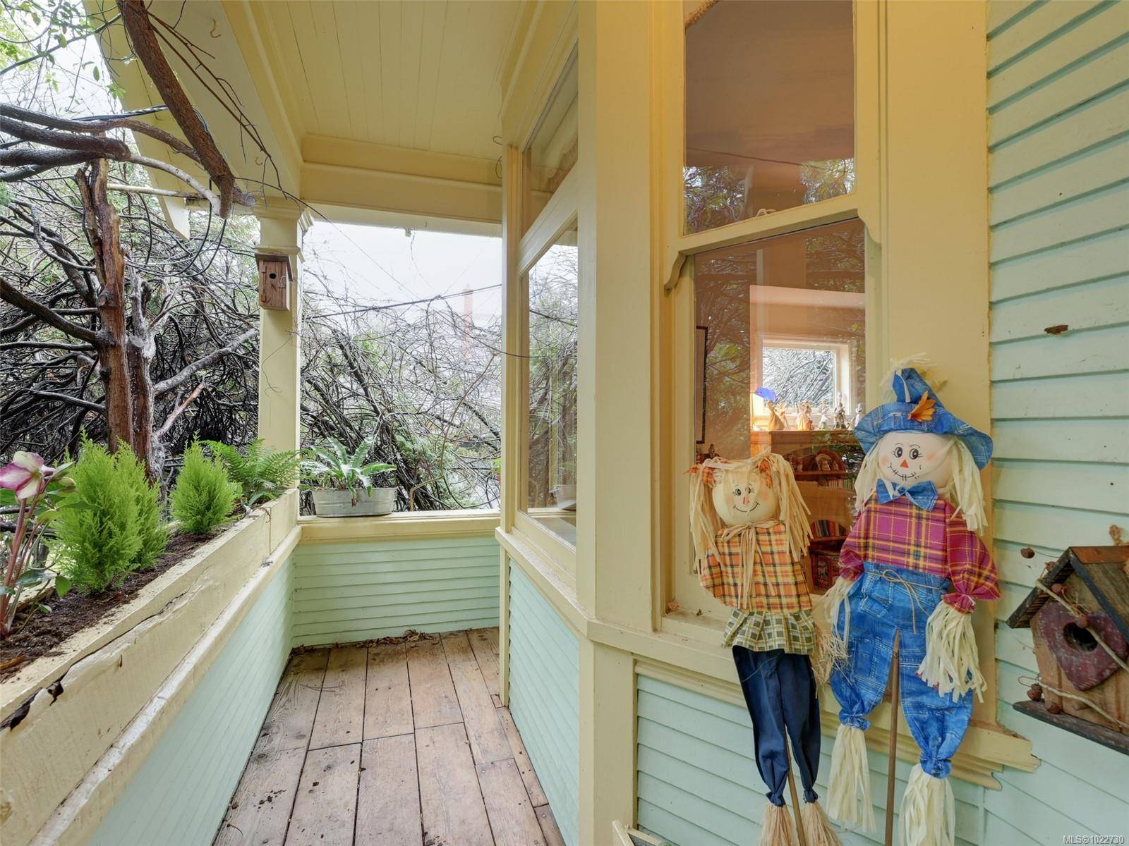 Oak Bay, BC V8R 1H7,2072 Chaucer St