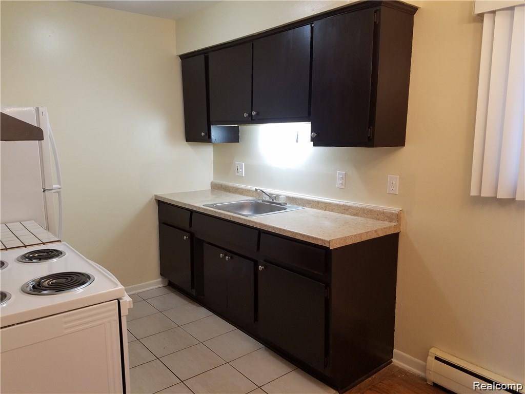 Ferndale, MI 48220,1471 W 9 MILE RD #Apt 3