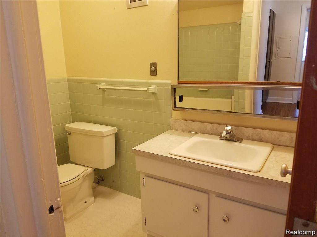 Ferndale, MI 48220,1471 W 9 MILE RD #Apt 3