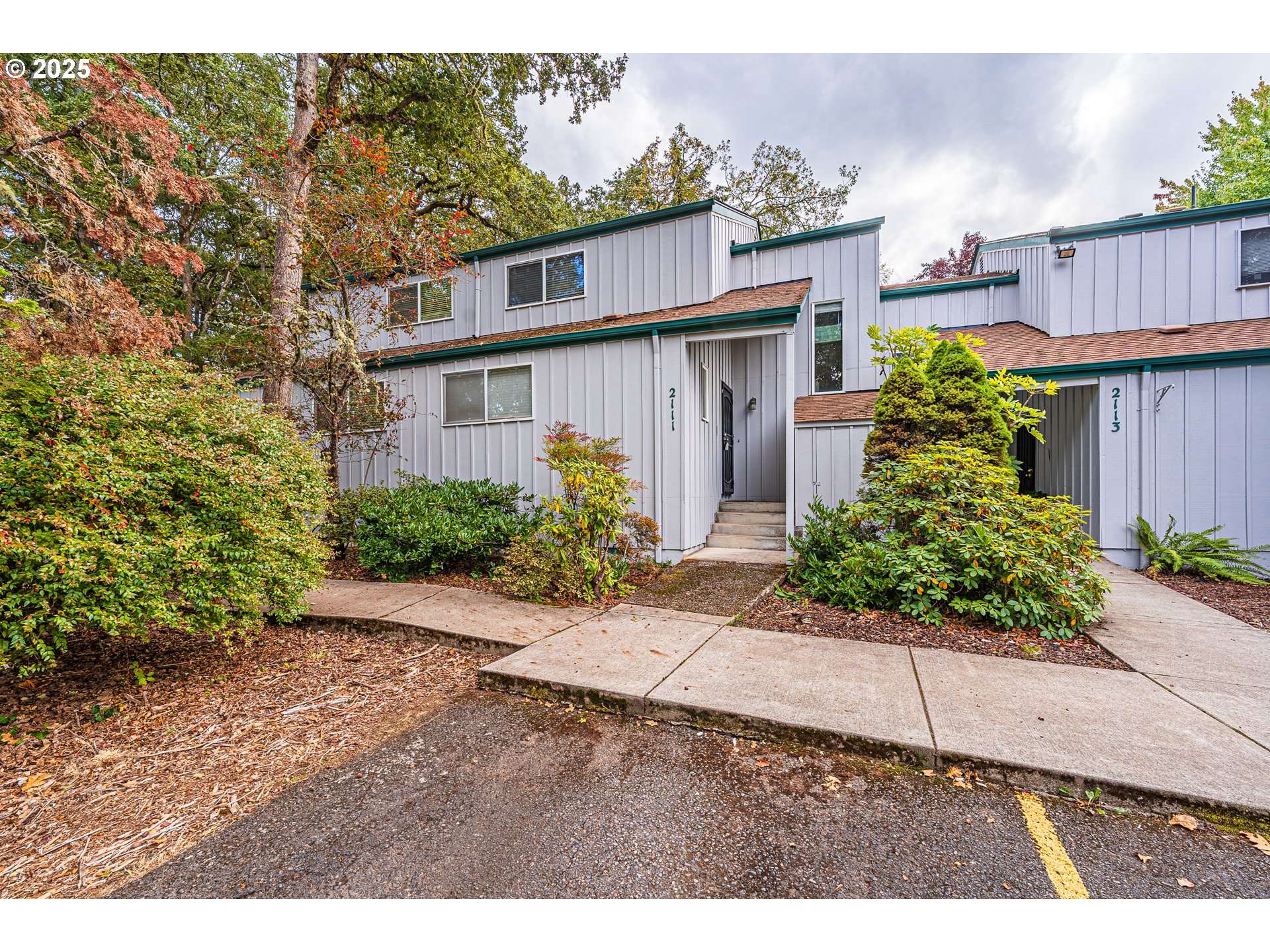 Eugene, OR 97405,2111 HAWKINS LN