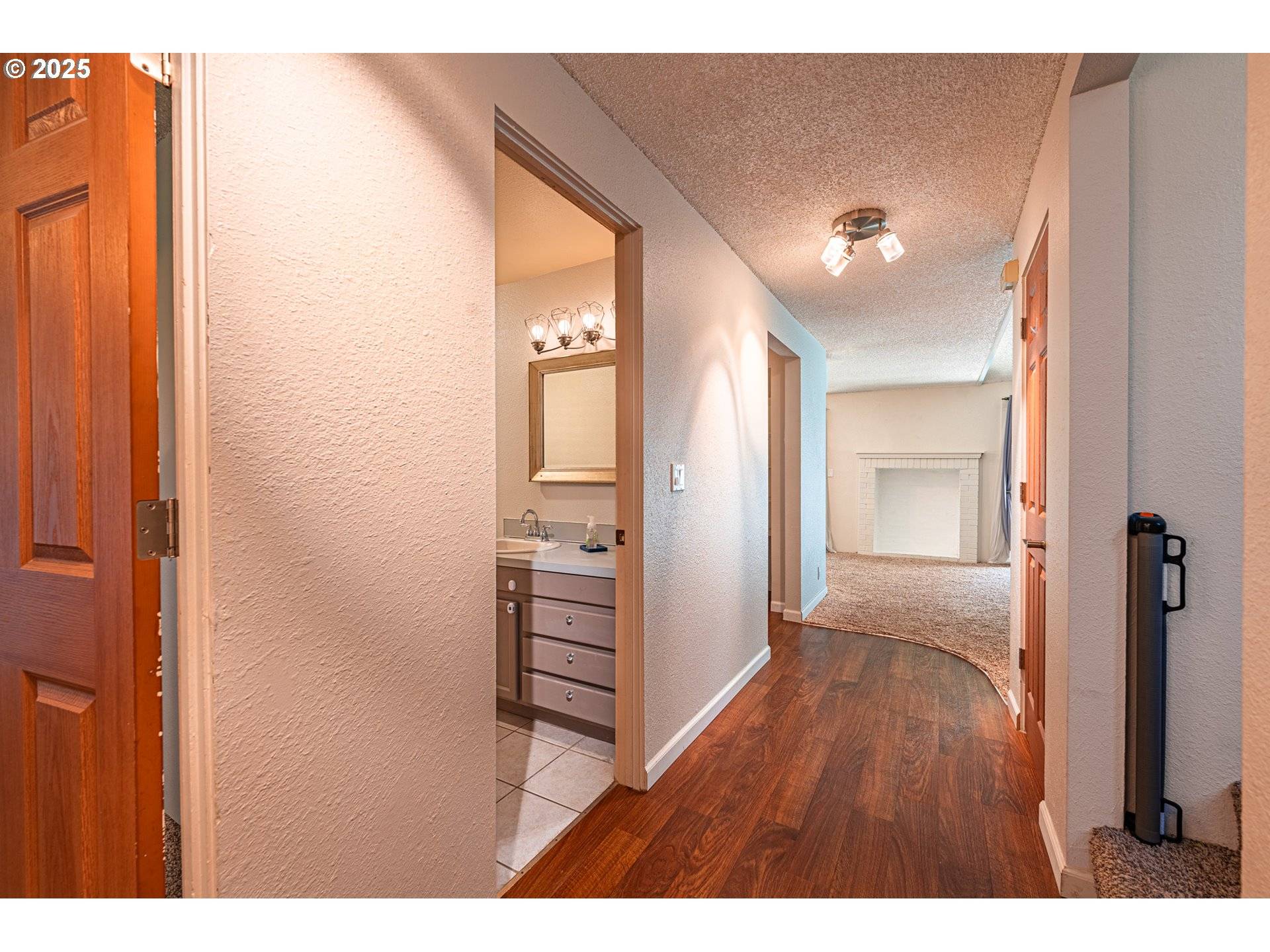 Eugene, OR 97405,2111 HAWKINS LN