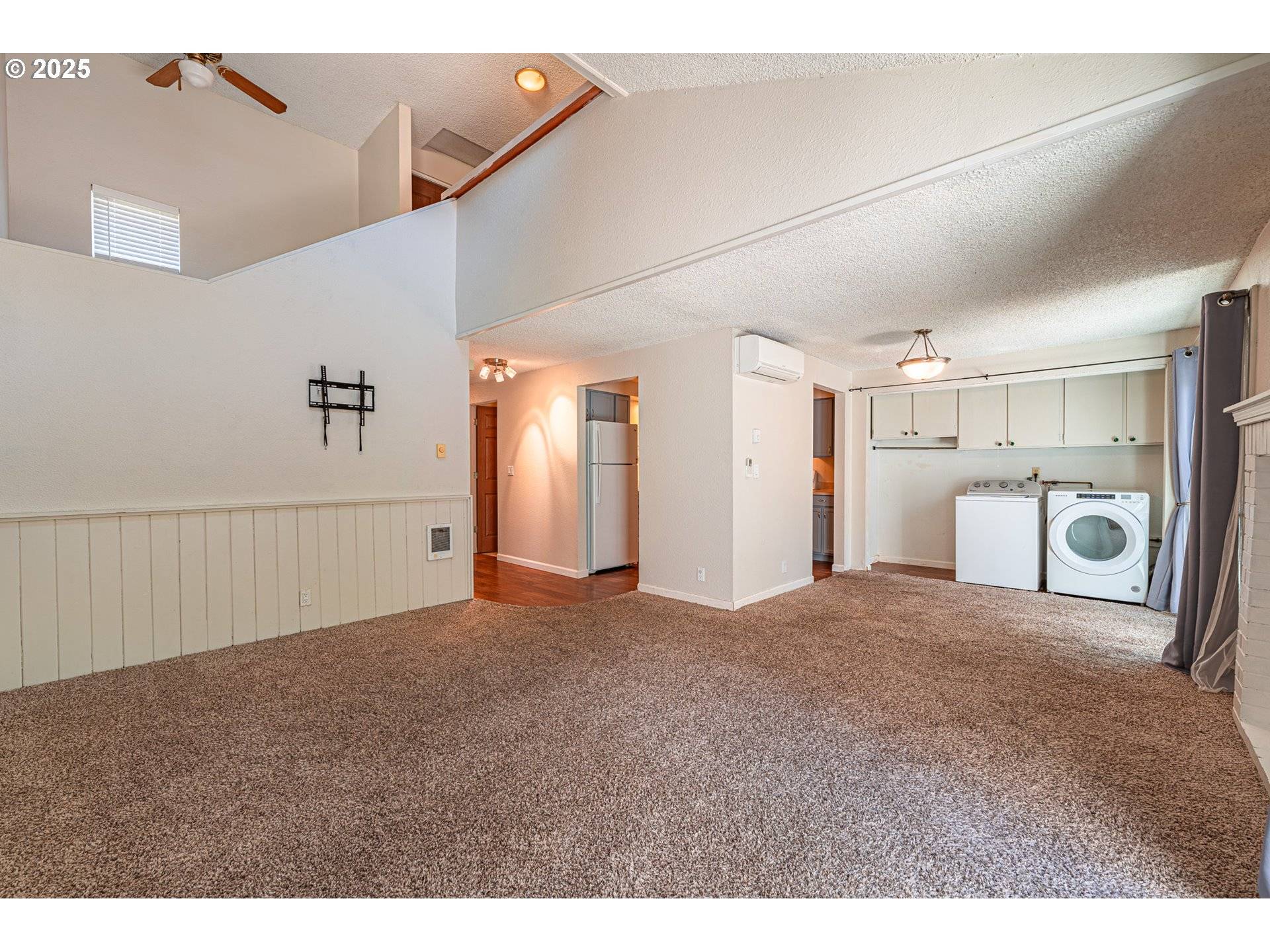 Eugene, OR 97405,2111 HAWKINS LN