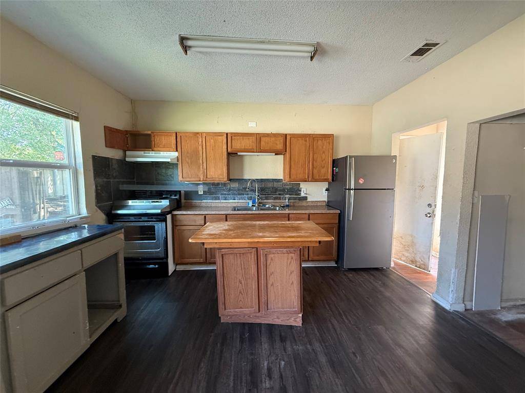 Fort Worth, TX 76112,3101 Erie Street