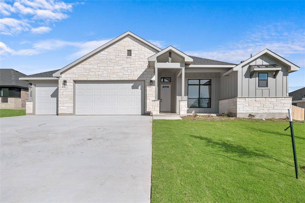 Lorena, TX 76655,305 Boots Court