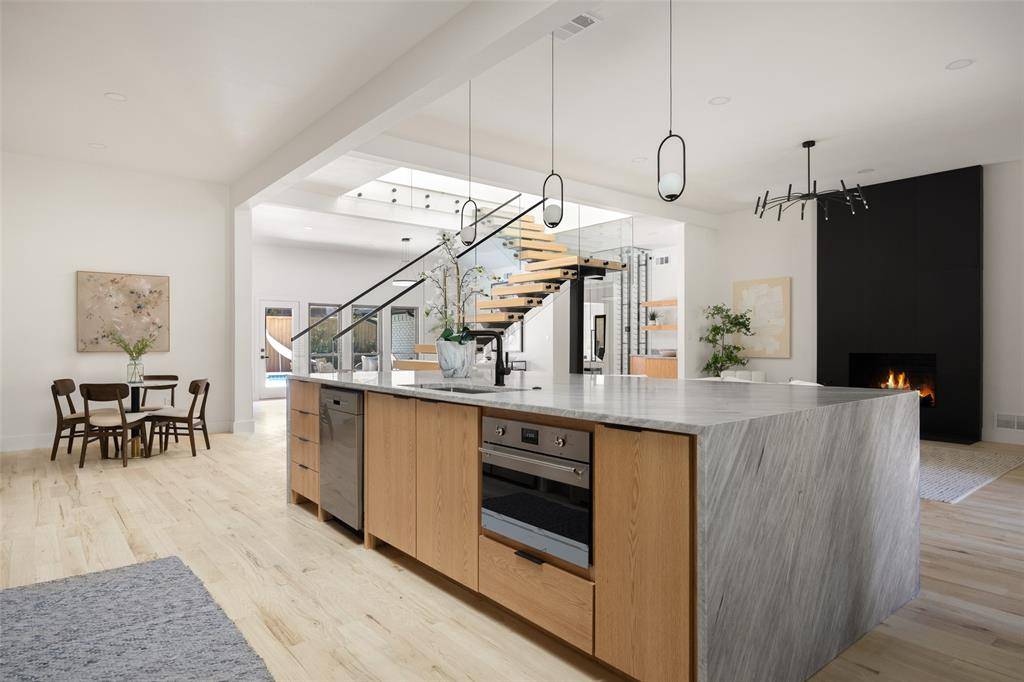 Dallas, TX 75231,9622 Hilldale Drive