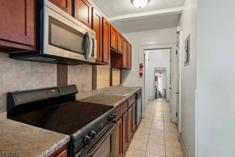 Newark City, NJ 07108,8 Treacy Ave