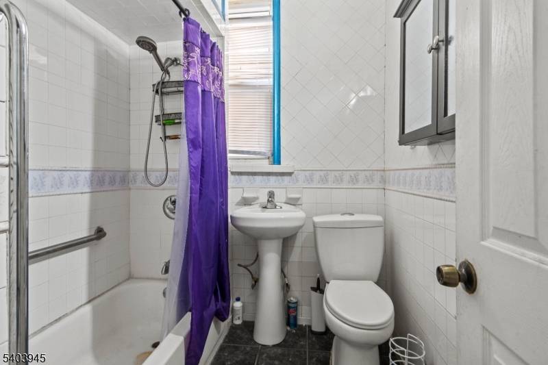 Newark City, NJ 07108,8 Treacy Ave