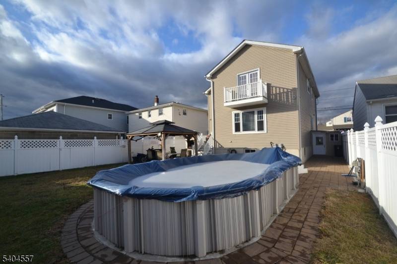 Garfield City, NJ 07026,204 Market St