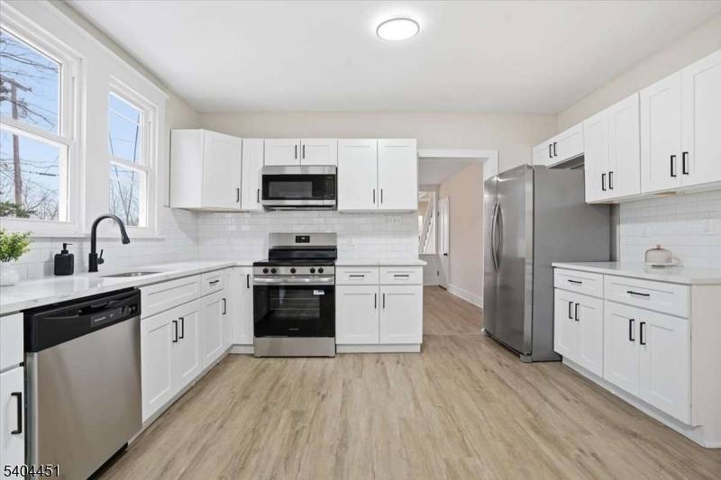 Phillipsburg Town, NJ 08865,1090 Railroad Ave