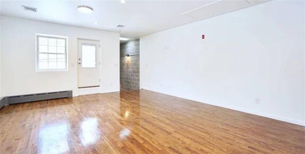 Staten  Island, NY 10303,3020 Richmond TER