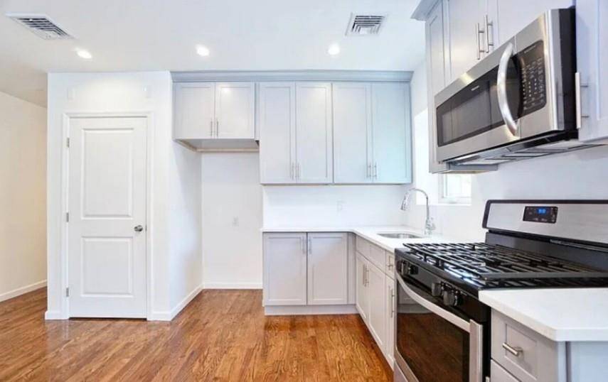 Staten  Island, NY 10303,3020 Richmond TER