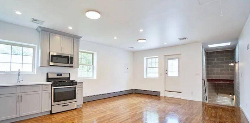 Staten  Island, NY 10303,3020 Richmond TER