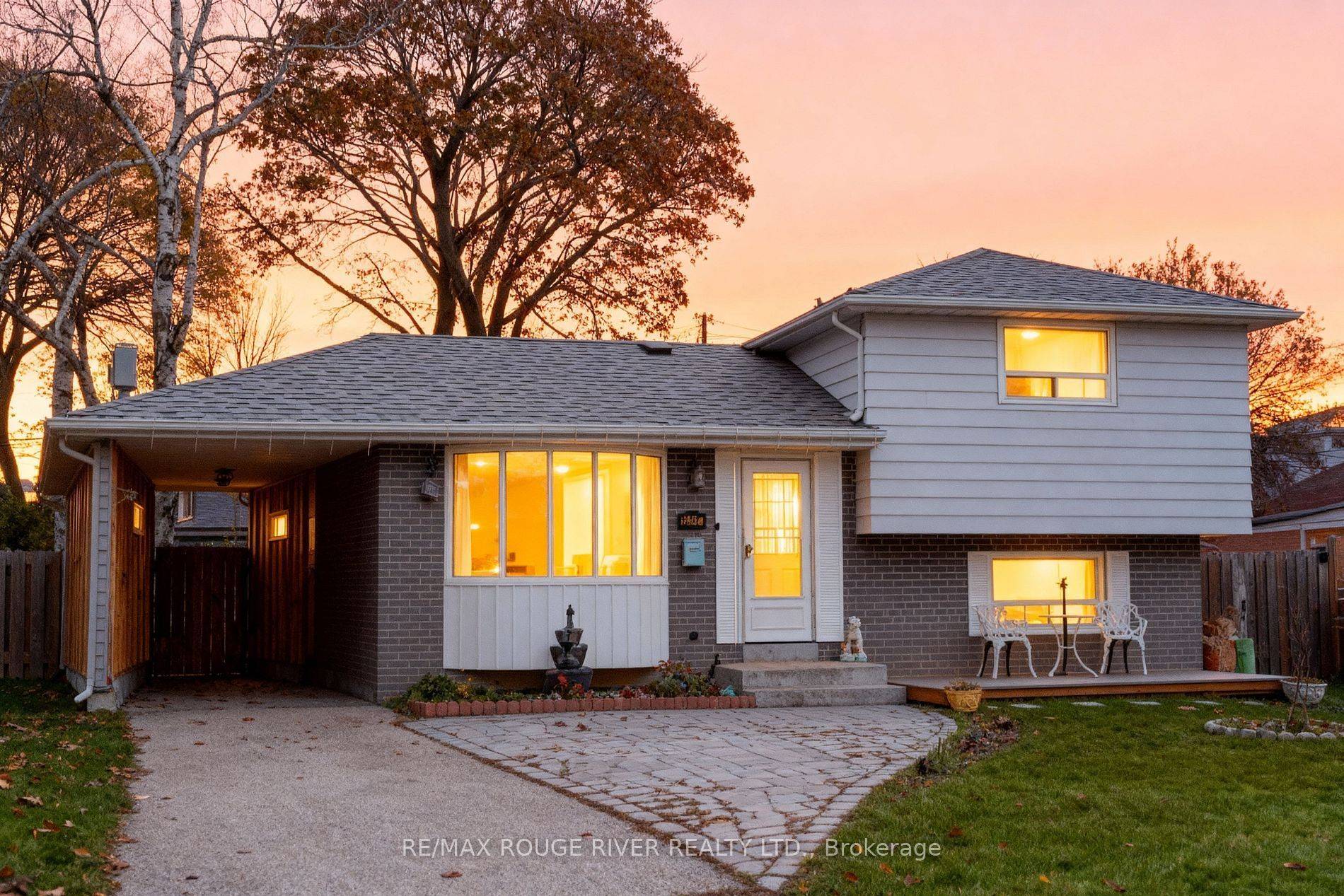 Pickering, ON L1W 1J2,1277 Trellis CT