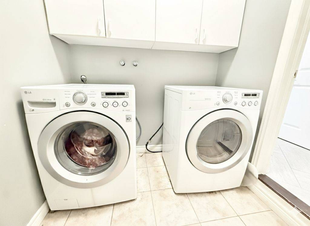 Oshawa, ON L1G 8B7,1-271 Ryerson CRES