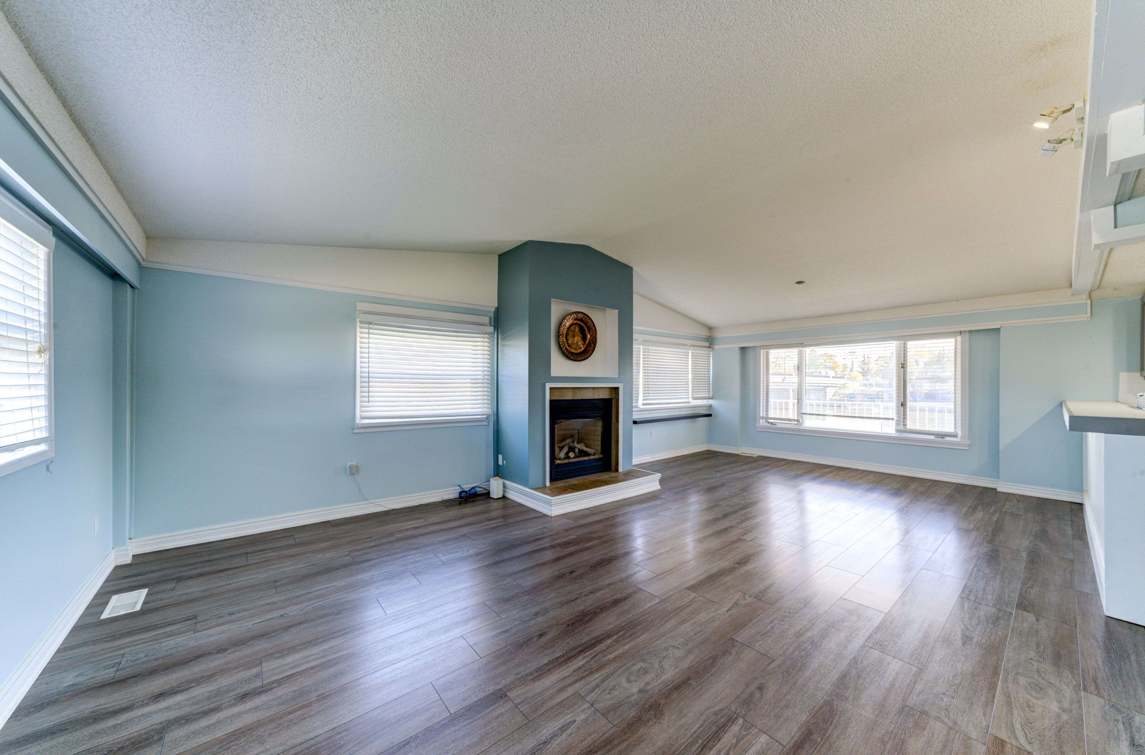 Wasaga Beach, ON L9Z 2L4,15 Willow ST #2nd Floor Apartment