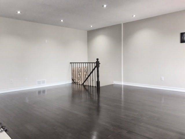 Mississauga, ON L5R 2B8,659 Thamesford TER