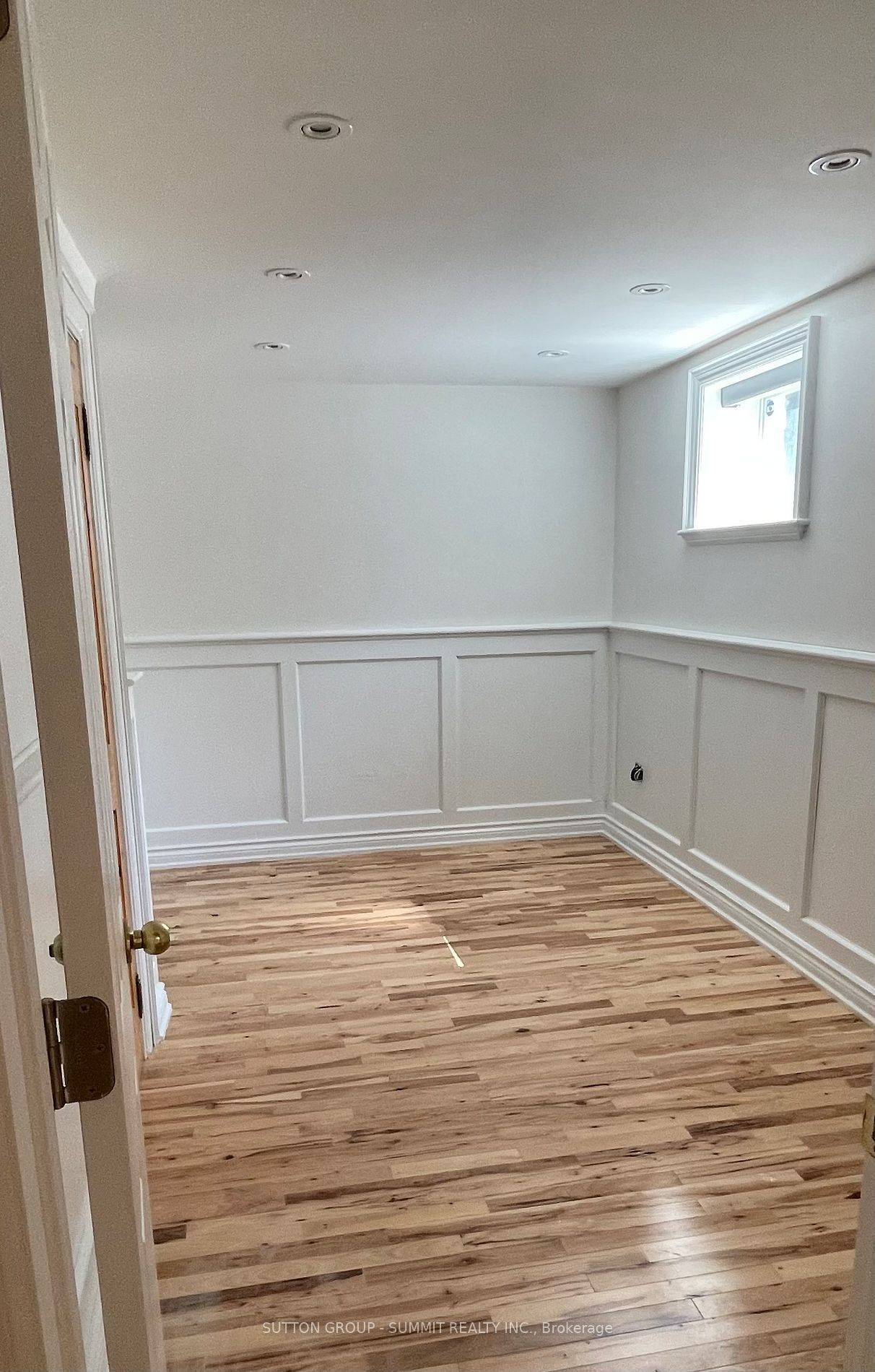 Mississauga, ON L5G 1S7,168 TROY ST