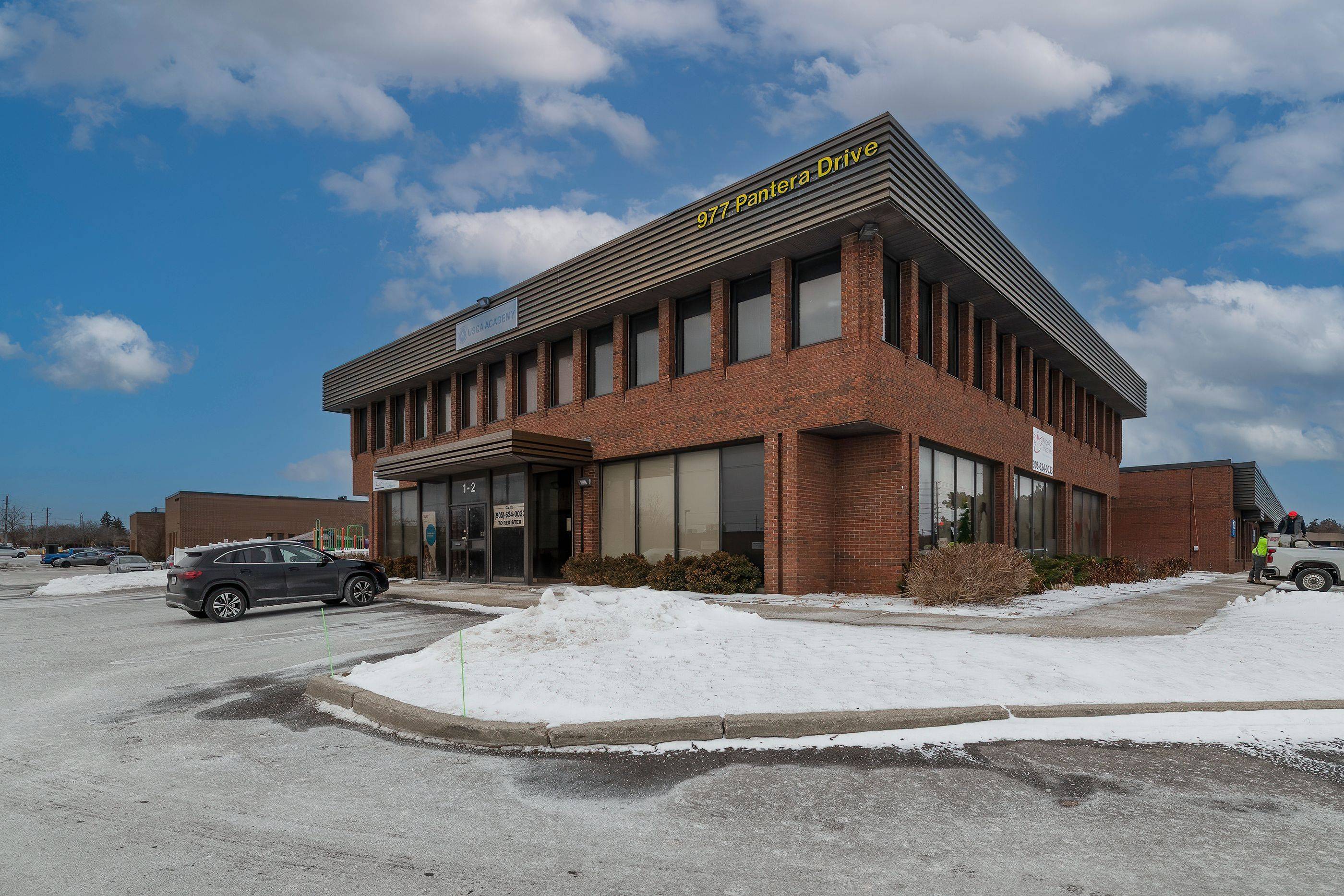 Mississauga, ON L4W 2W6,977 Pantera DR #6