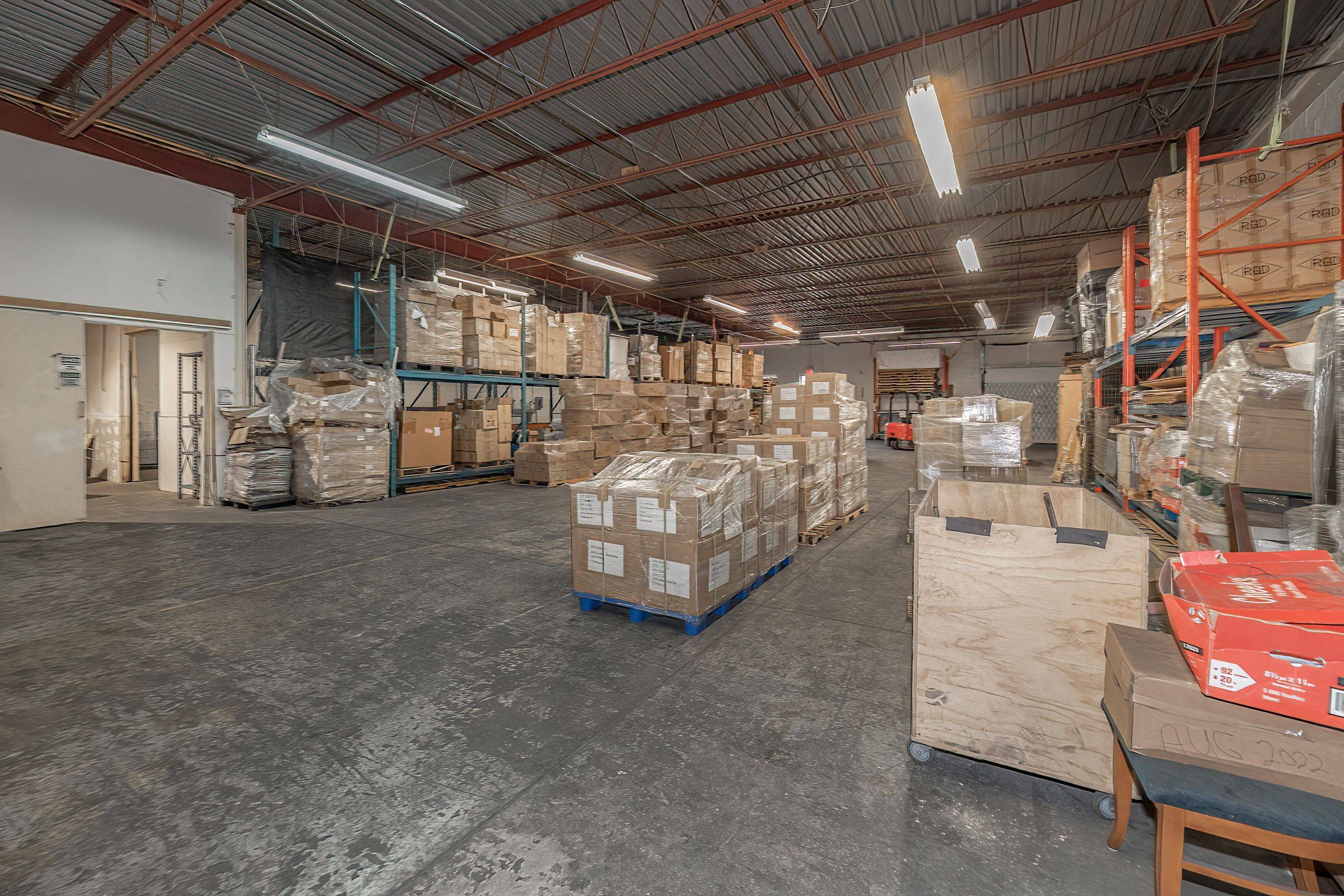 Mississauga, ON L4W 2W6,977 Pantera DR #6