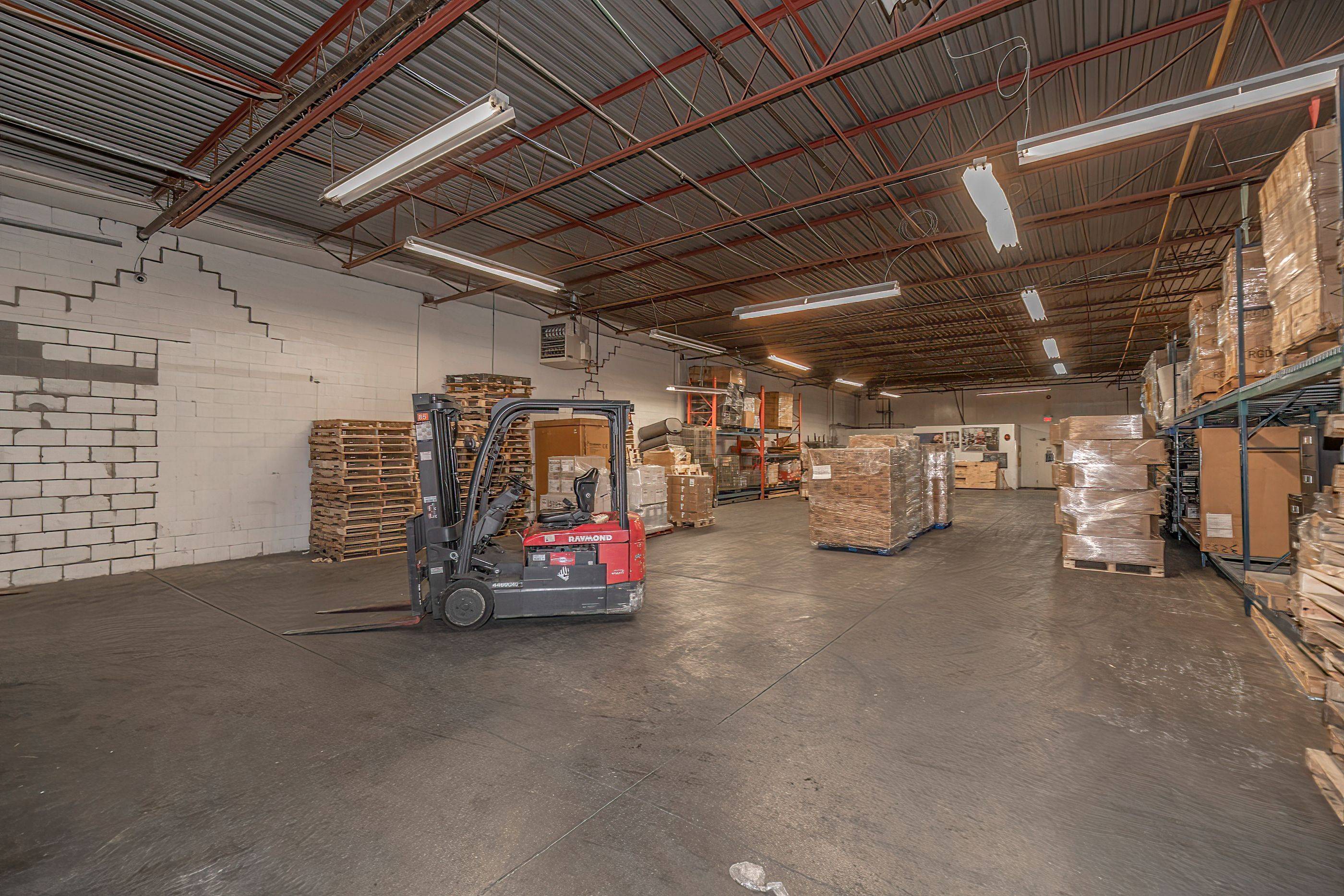 Mississauga, ON L4W 2W6,977 Pantera DR #6