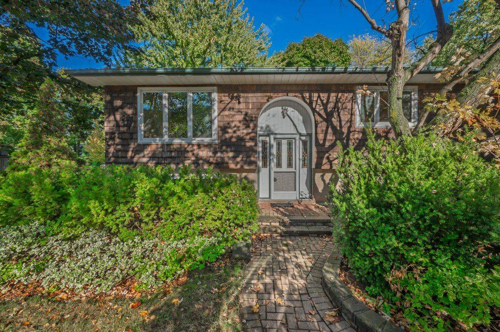 Oakville, ON L6L 1A3,2063 Waters Edge DR