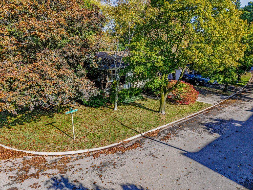 Oakville, ON L6L 1A3,2063 Waters Edge DR