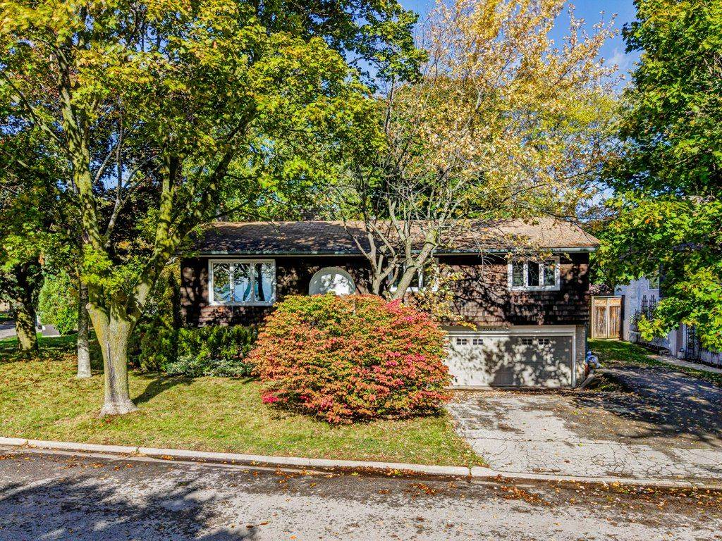 Oakville, ON L6L 1A3,2063 Waters Edge DR