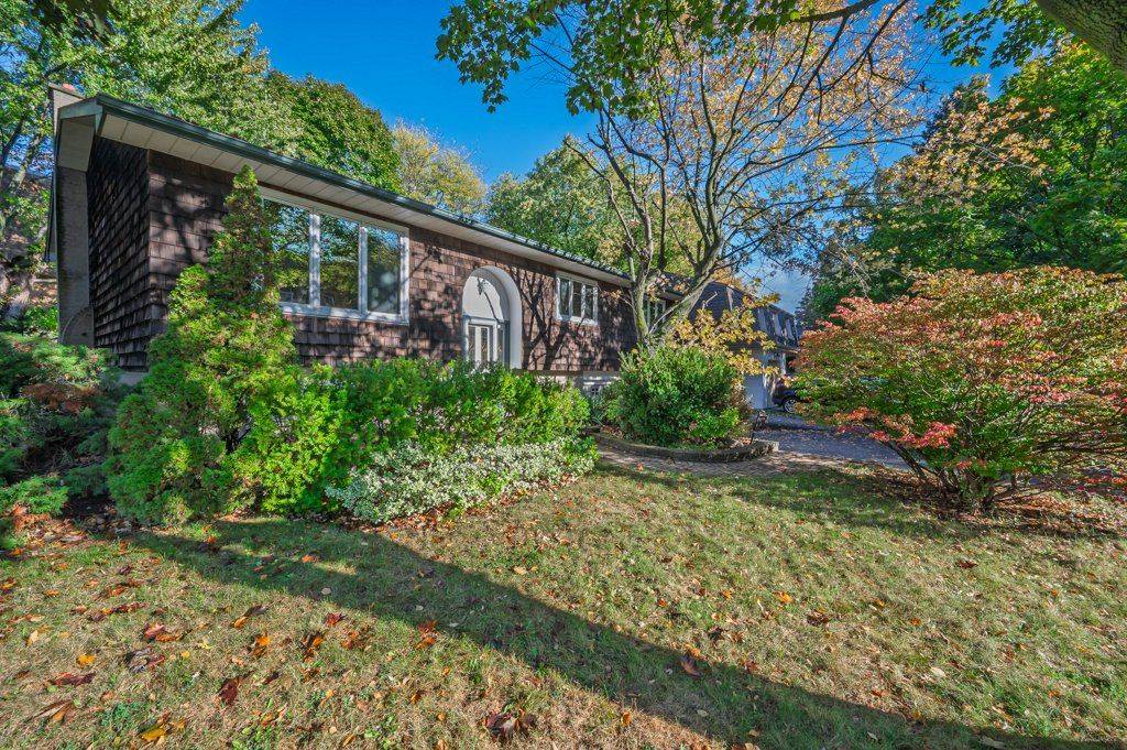 Oakville, ON L6L 1A3,2063 Waters Edge DR
