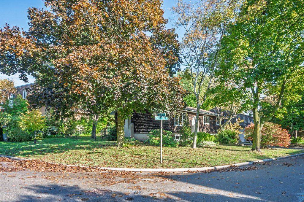 Oakville, ON L6L 1A3,2063 Waters Edge DR