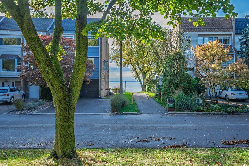 Oakville, ON L6L 1A3,2063 Waters Edge DR