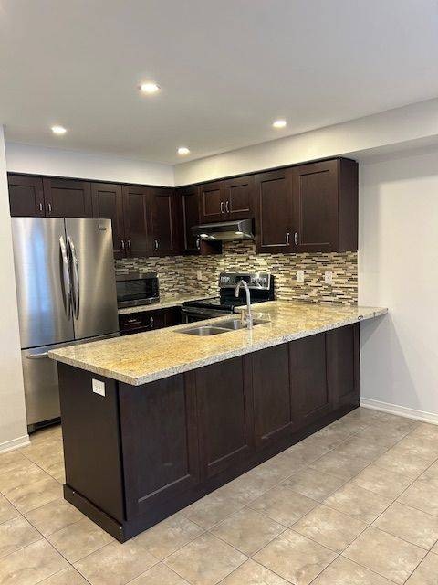 Oakville, ON L6M 0R3,3045 Gladeside AVE #9