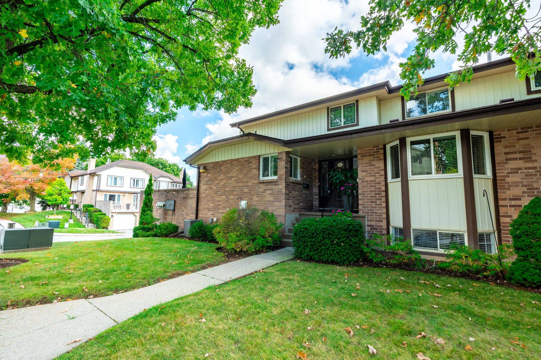 Burlington, ON L7P 4M5,1508 Upper Middle RD #6