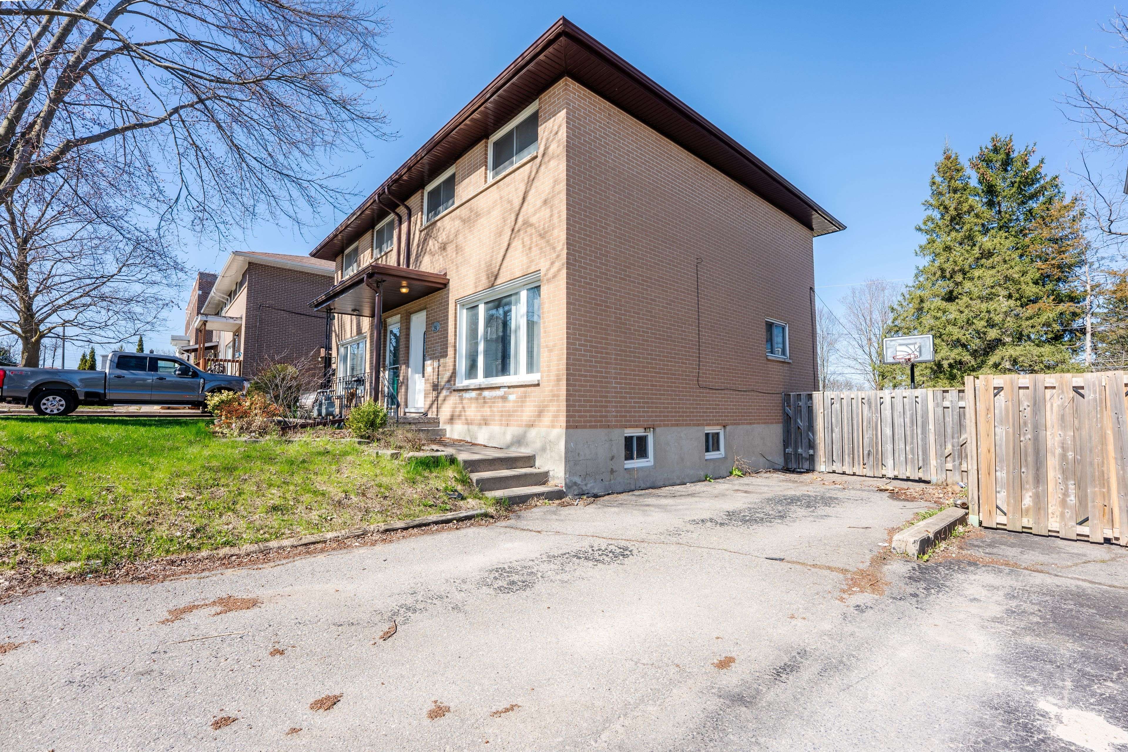 Brockville, ON K6V 5E7,231 Perth ST