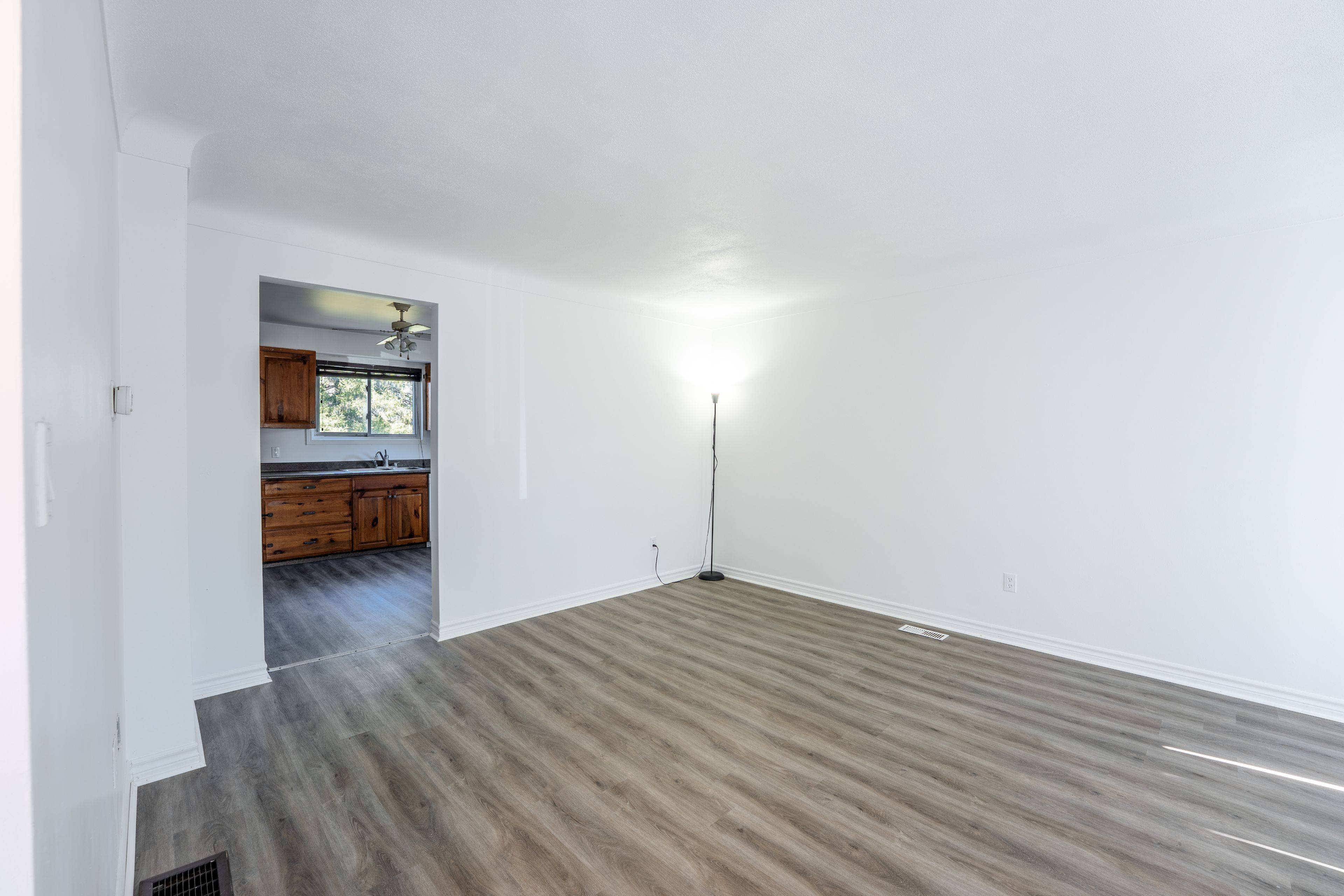 Brockville, ON K6V 5E7,231 Perth ST