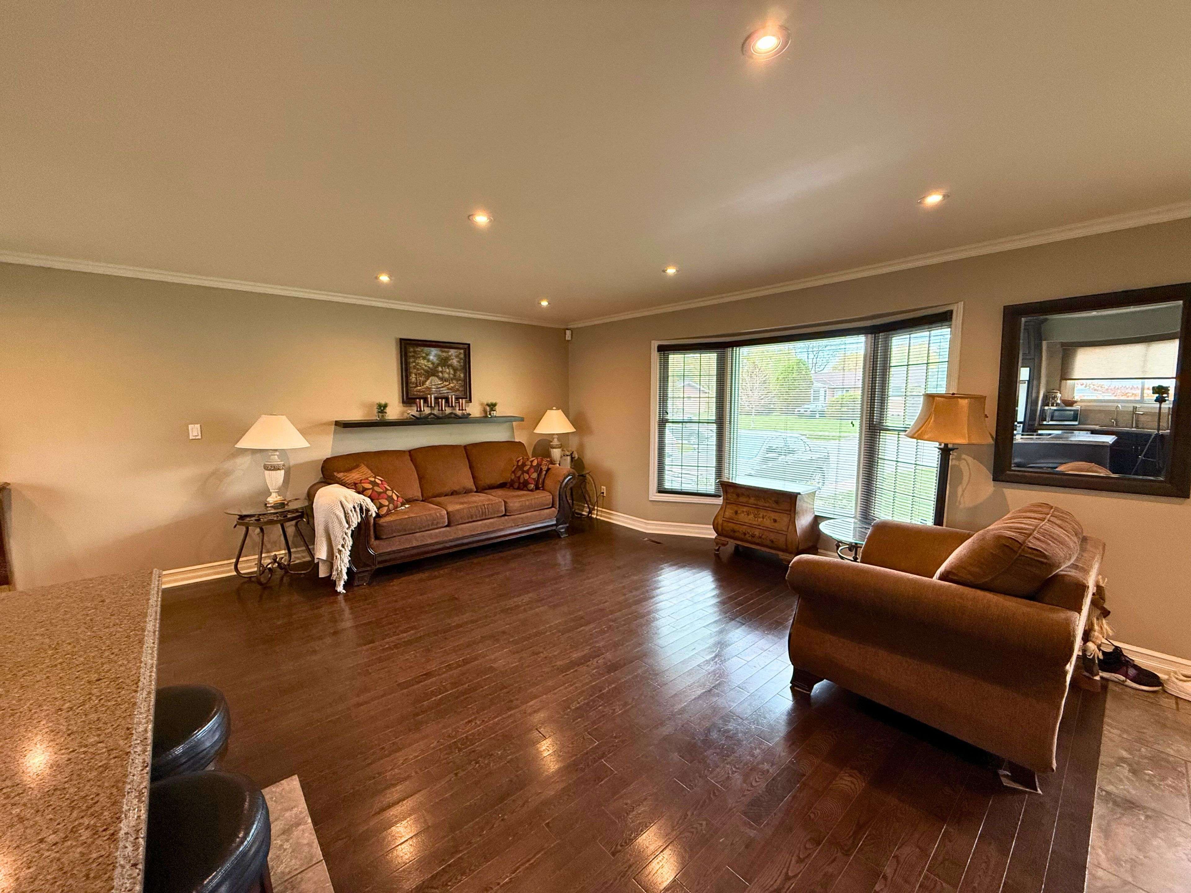 Fort Erie, ON L2A 5S8,978 Ferndale AVE