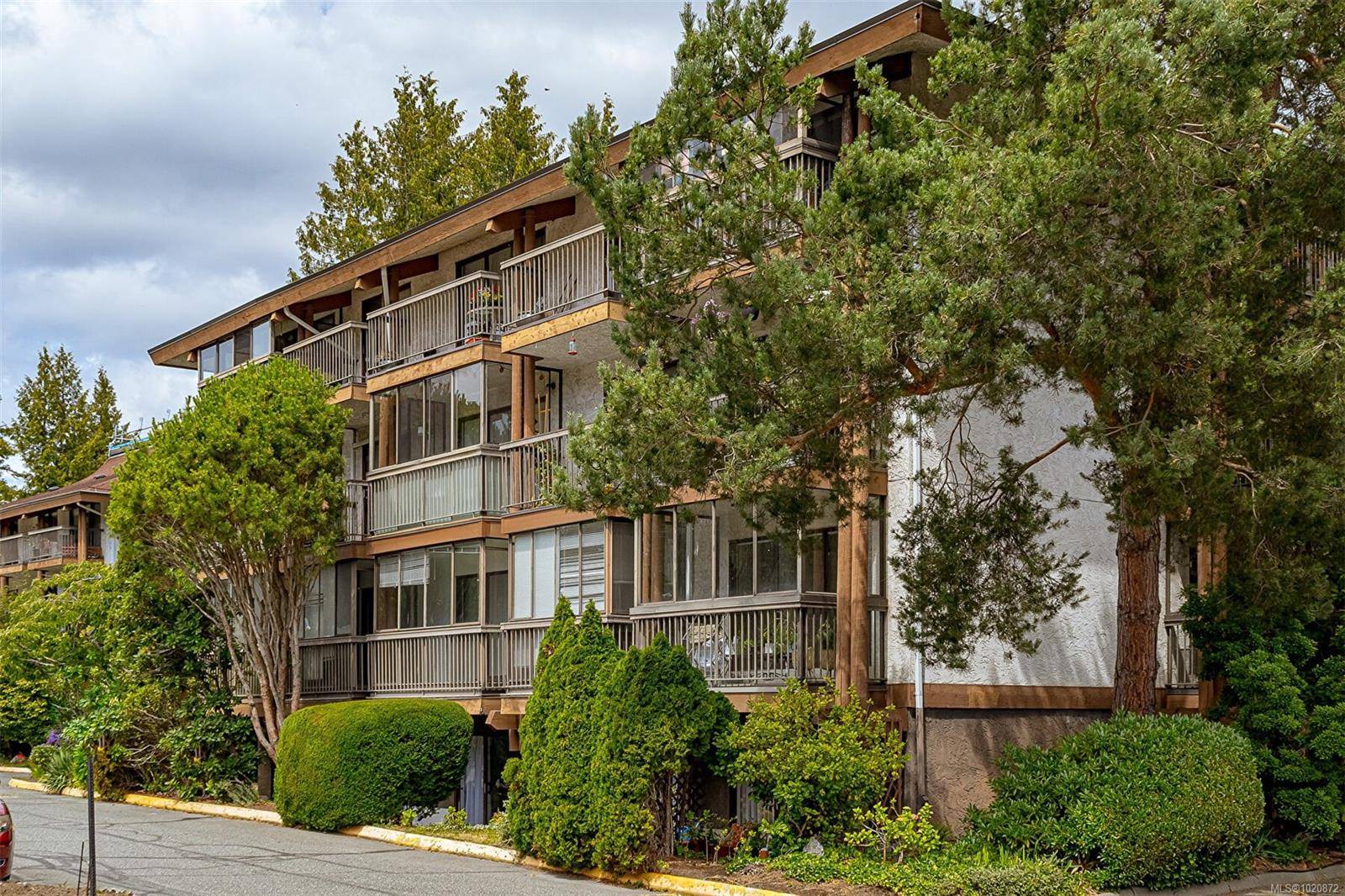 Saanich, BC V9B 4B1,1009 McKenzie Ave #310