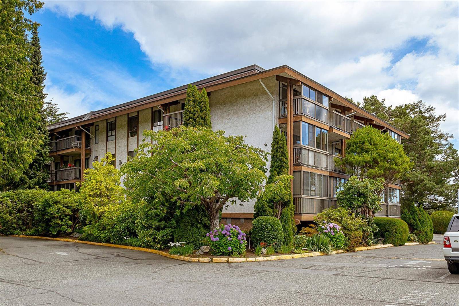 Saanich, BC V9B 4B1,1009 McKenzie Ave #310