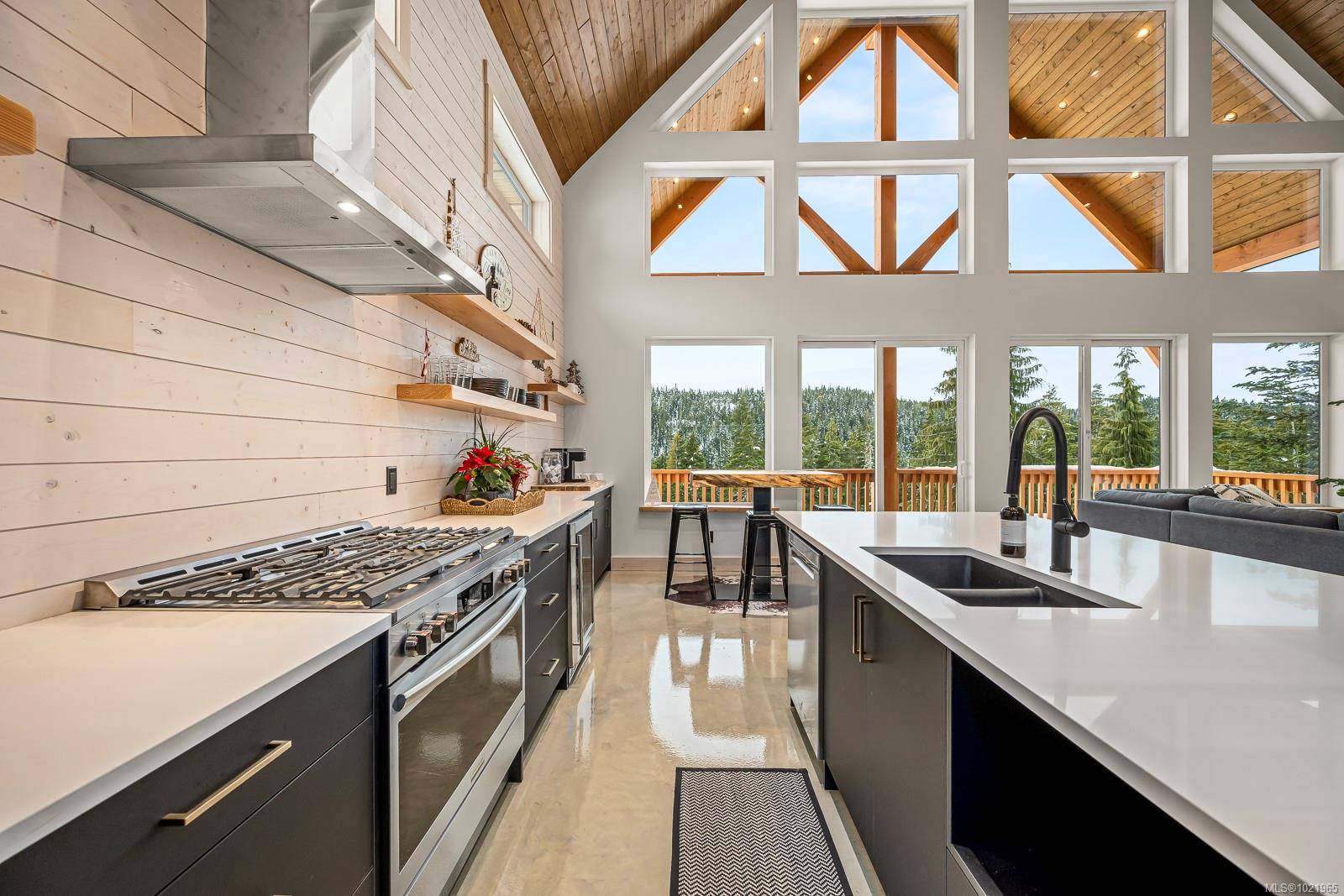 Courtenay, BC V9J 1L0,455 ARROWSMITH Ridge