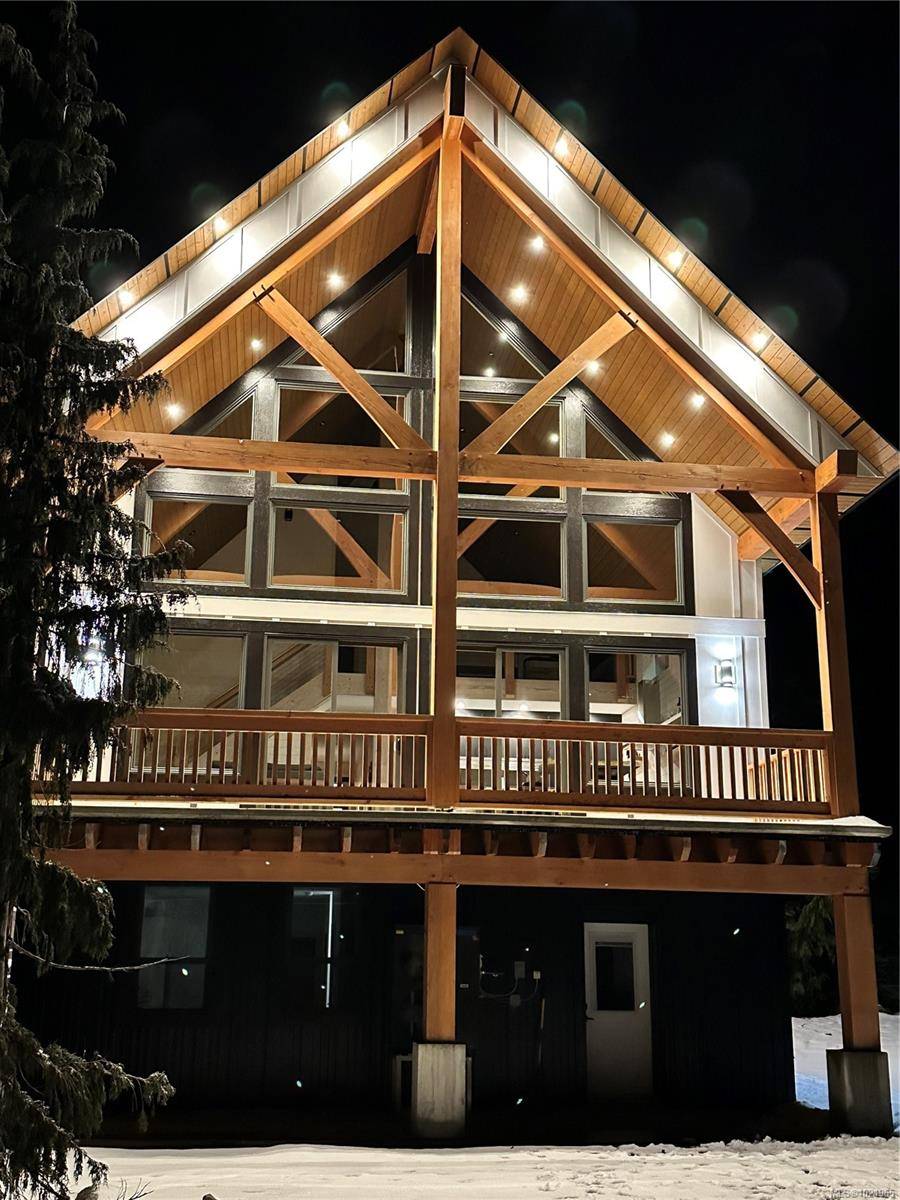 Courtenay, BC V9J 1L0,455 ARROWSMITH Ridge