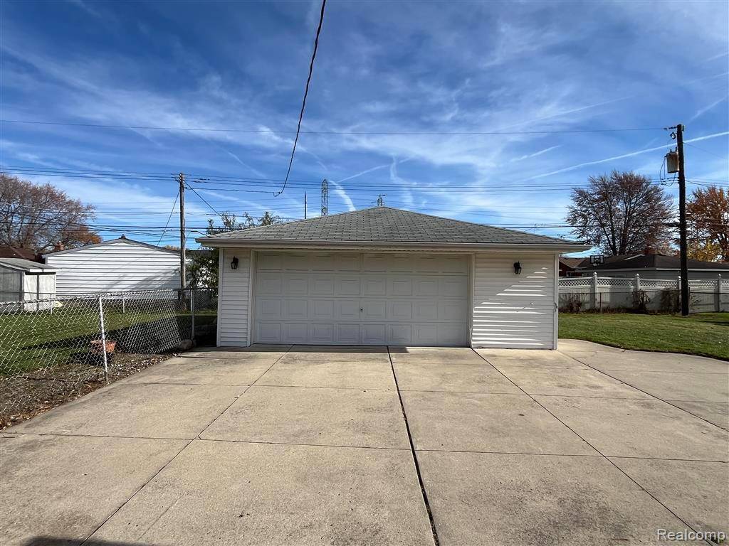 Warren, MI 48093,31374 Pinto DR