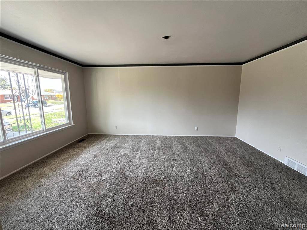 Warren, MI 48093,31374 Pinto DR