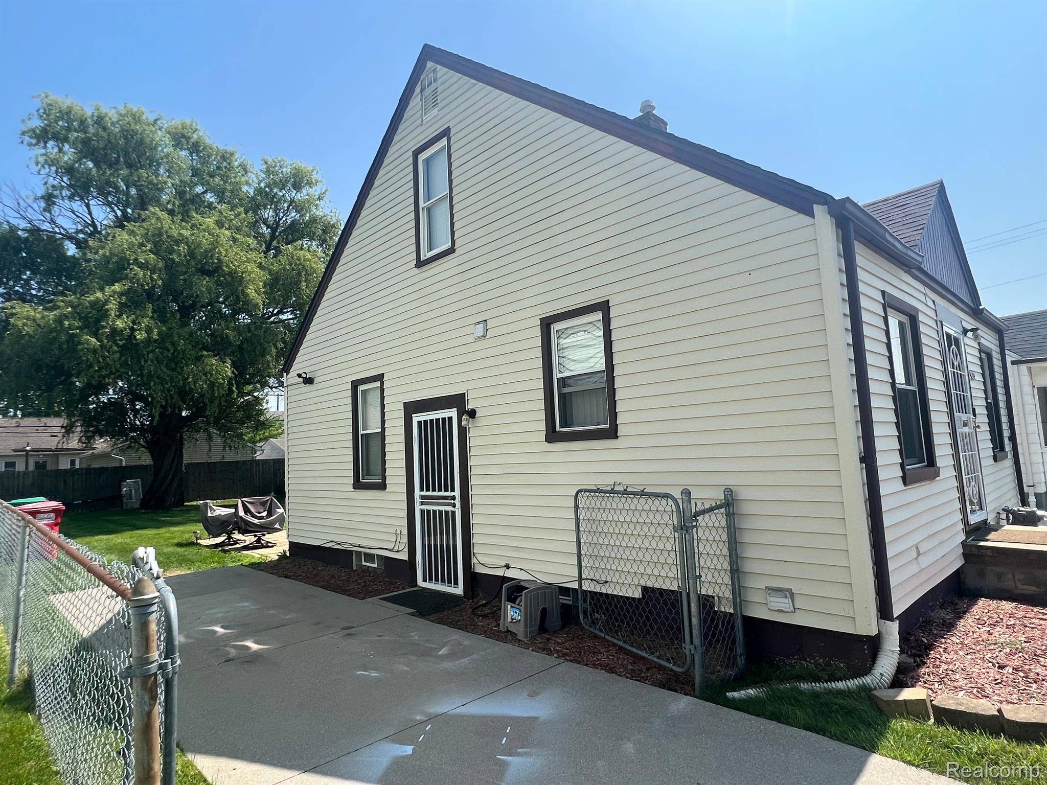 Eastpointe, MI 48021,22010 GASCONY AVE