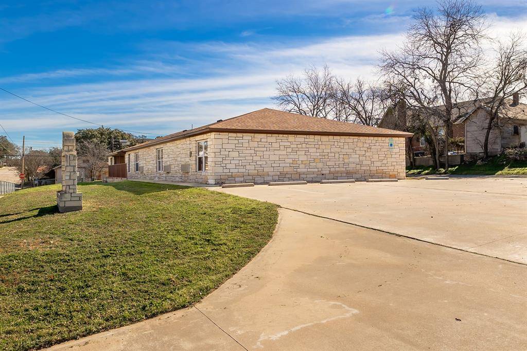 104 E 5th Street, Brady, TX 76825