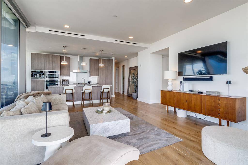 Dallas, TX 75201,3130 N Harwood Street #2304