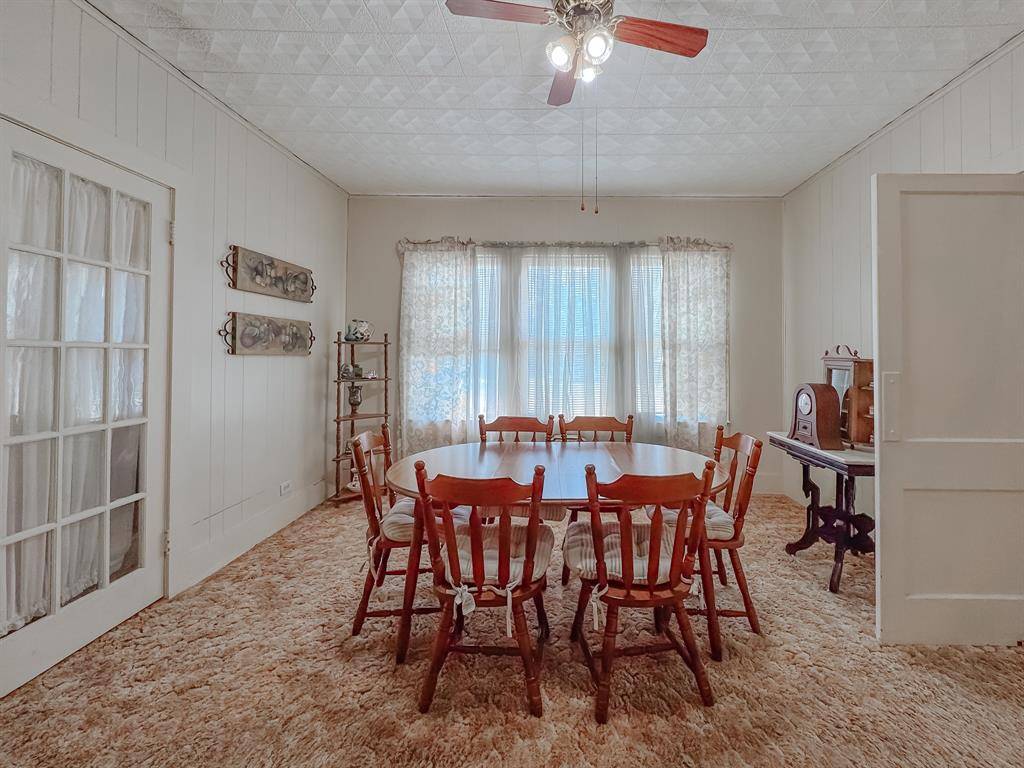 Kerens, TX 75144,512 SW 2nd Street